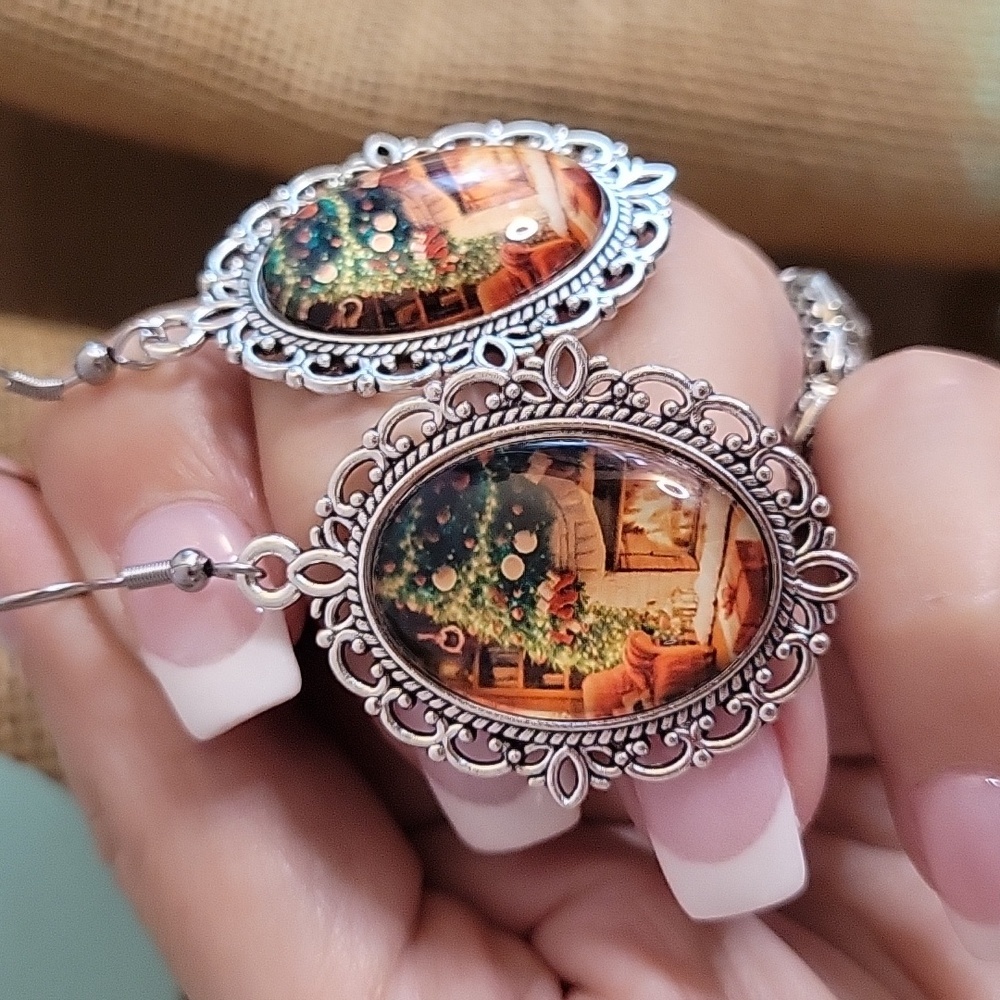 OLD-FASHIONED CHRISTMAS CAMEO EARRINGS
